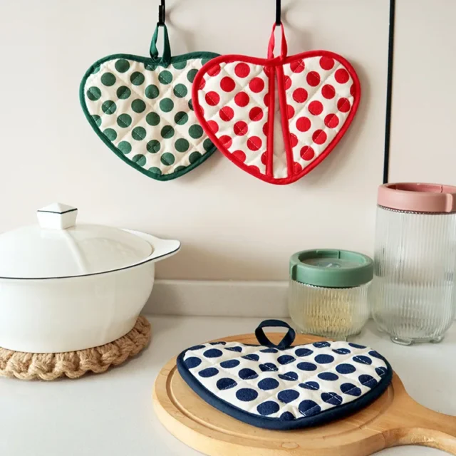 Heart Shaped Hand Clip Heat Insulation Pad Coaster Anti Scalding Gloves